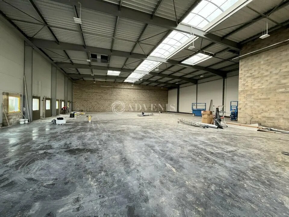 Local d’activités dans Le Mesnil-Amelot à louer Photo de l’immeuble– Image 1 sur 8