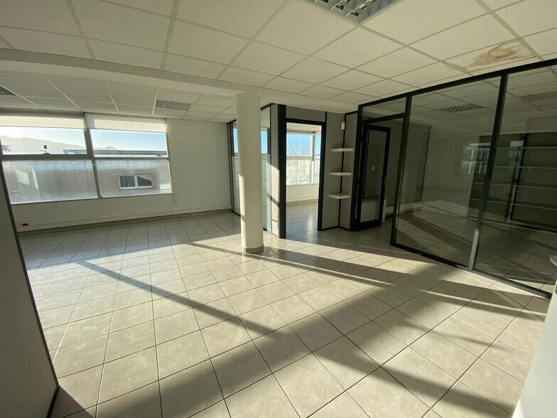 Bureau dans Marseille à vendre - Photo de l’immeuble – Image 3 sur 8