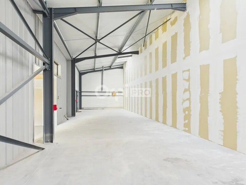 Industriel/Logistique dans Saint-Just-de-Claix à vendre - Photo de l’immeuble – Image 3 sur 10