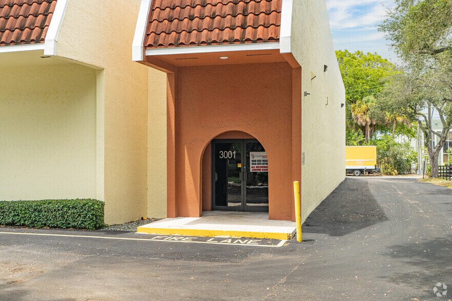 3001-3067 NW 60th St, Fort Lauderdale, FL à louer - Photo de l’immeuble – Image 3 sur 4