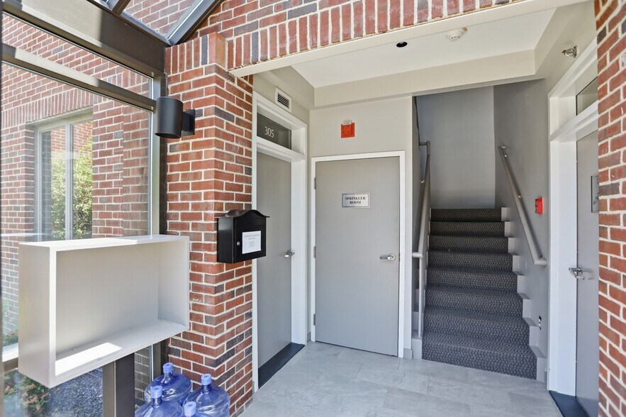100 Conifer Hill Dr, Danvers, MA à vendre - Photo de l’immeuble – Image 2 sur 22