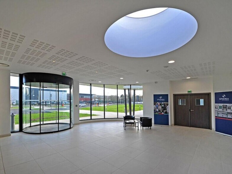 8 Rue Du Maréchal De Lattre De Tassigny, Élancourt à louer - Hall d’entrée – Image 2 sur 10