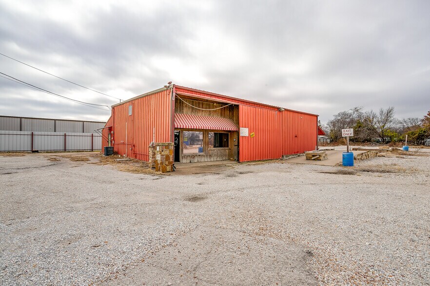 10025 Jacksboro Hwy, Fort Worth, TX à louer - Photo de l’immeuble – Image 3 sur 11