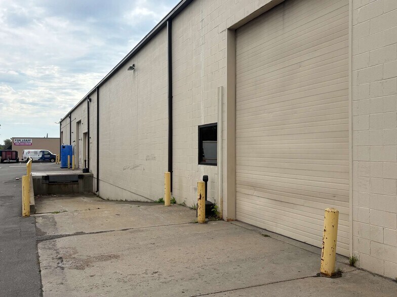 5510 E 10 Mile Rd, Warren, MI à louer - Photo de l’immeuble – Image 2 sur 8