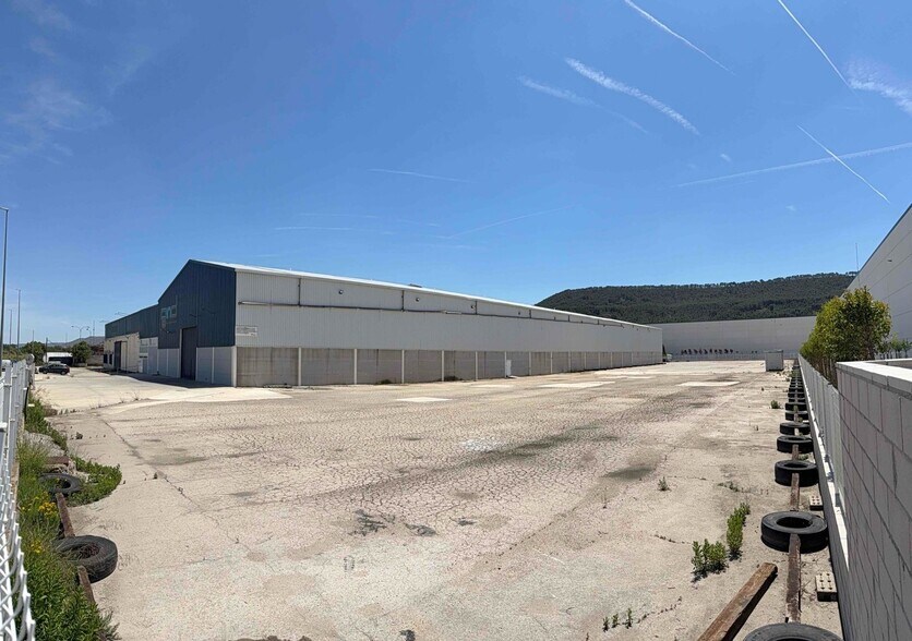 Industriel/Logistique dans Alcalá de Henares, Madrid à louer - Photo de l’immeuble – Image 1 sur 6