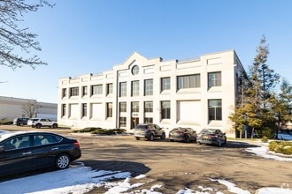 18-02 Petracca Pl, Whitestone, NY à louer Photo intérieure– Image 1 sur 2