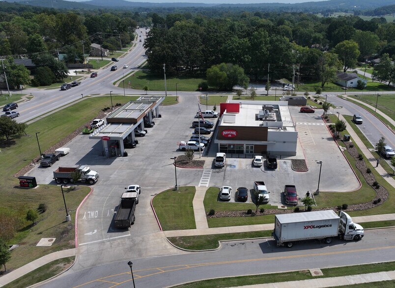 1851 E Huntsville Rd, Fayetteville, AR à vendre - Photo de l’immeuble – Image 3 sur 11