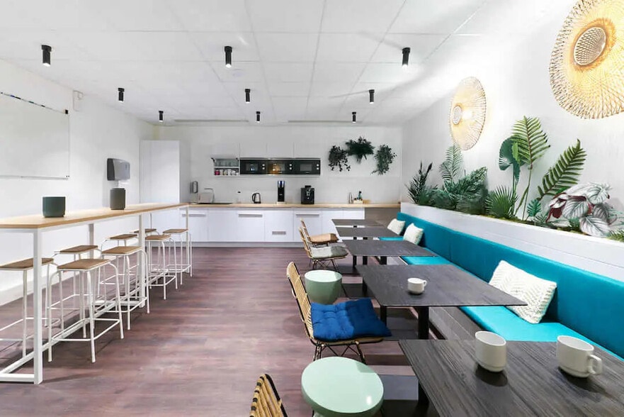 12 Rue D'Amsterdam, Paris à louer - Photo de l’immeuble – Image 3 sur 3