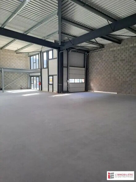 Local d’activités dans Vern-sur-Seiche à louer - Photo de l’immeuble – Image 2 sur 9