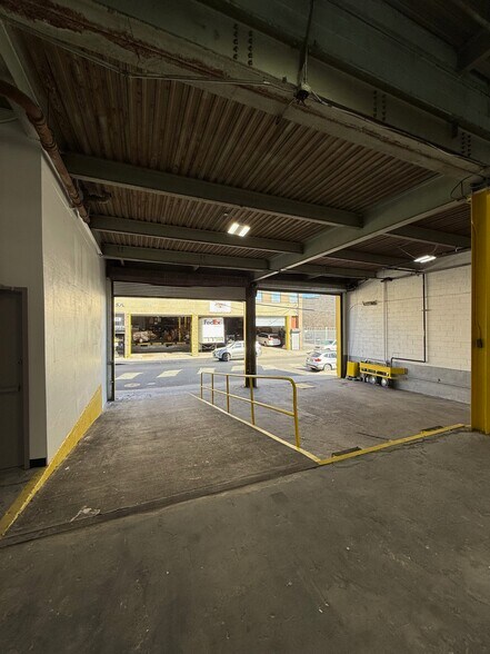 177-09 150th Ave, Jamaica, NY à louer - Photo de l’immeuble – Image 2 sur 10