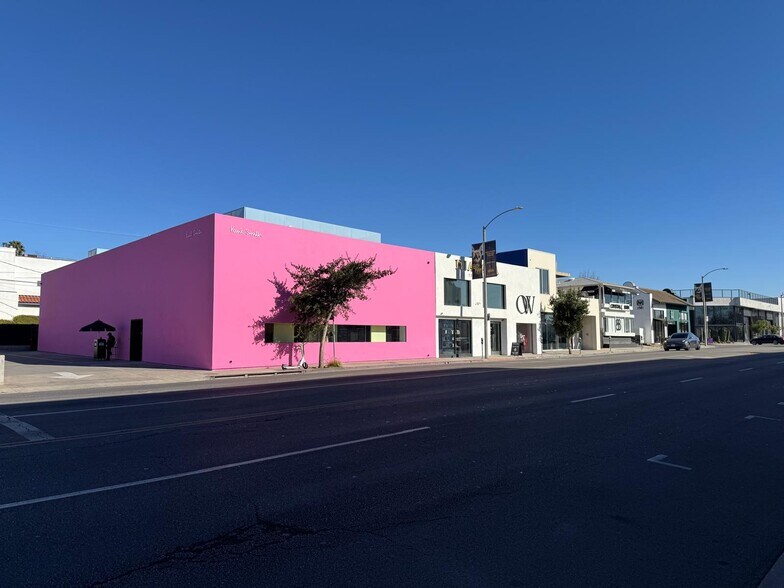 8215 Melrose Ave, Los Angeles, CA à louer - Photo de l’immeuble – Image 3 sur 9