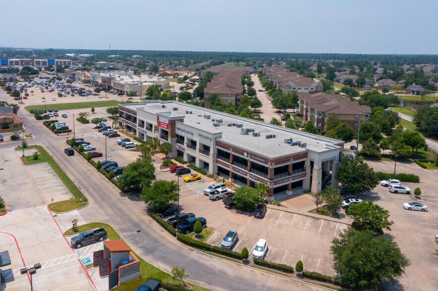 9701 N Sam Houston Pky, Humble, TX à louer - Photo de l’immeuble – Image 2 sur 19