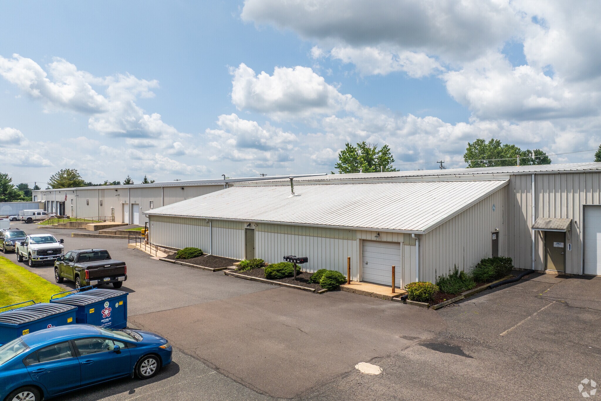130 Penn Am Dr, Quakertown, PA à louer Photo principale– Image 1 sur 9
