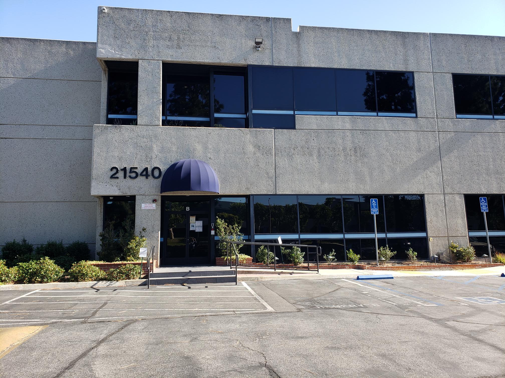 21540-21622 Plummer St, Chatsworth, CA à louer Photo de l’immeuble– Image 1 sur 11