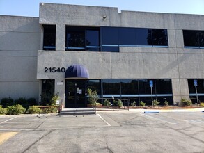 21540-21622 Plummer St, Chatsworth, CA à louer Photo de l’immeuble– Image 1 sur 11