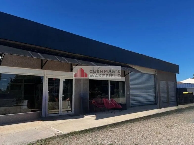 Local d'activités dans Bezouce à vendre - Photo de l’immeuble – Image 3 sur 3