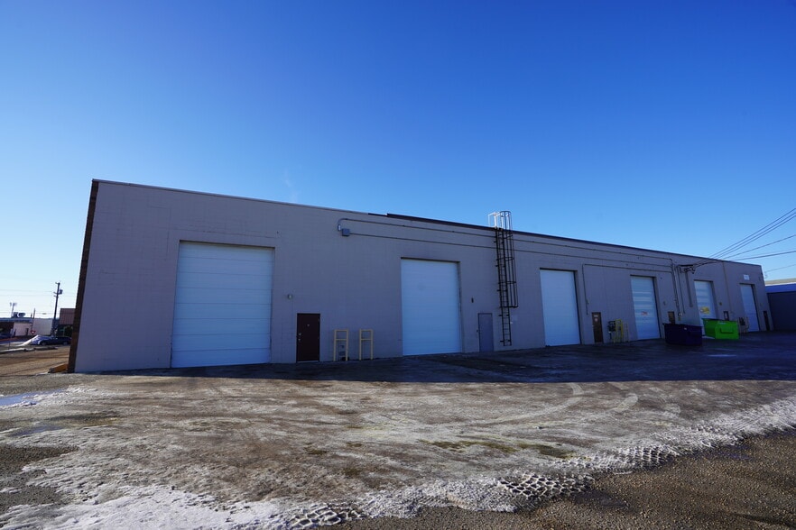 14510 115 Av NW, Edmonton, AB à louer - Photo de l’immeuble – Image 3 sur 3