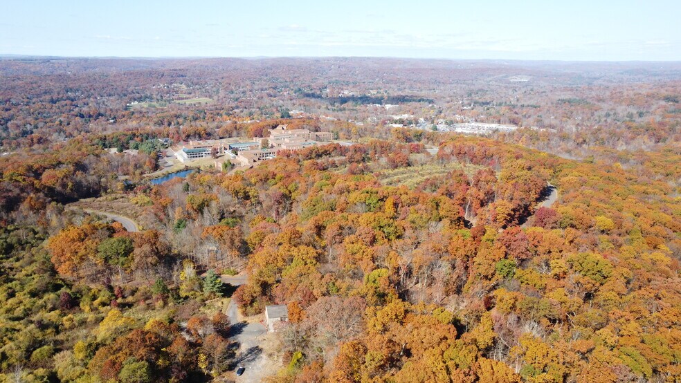 150 Kettletown Rd, Southbury, CT à vendre - Photo de l’immeuble – Image 2 sur 3