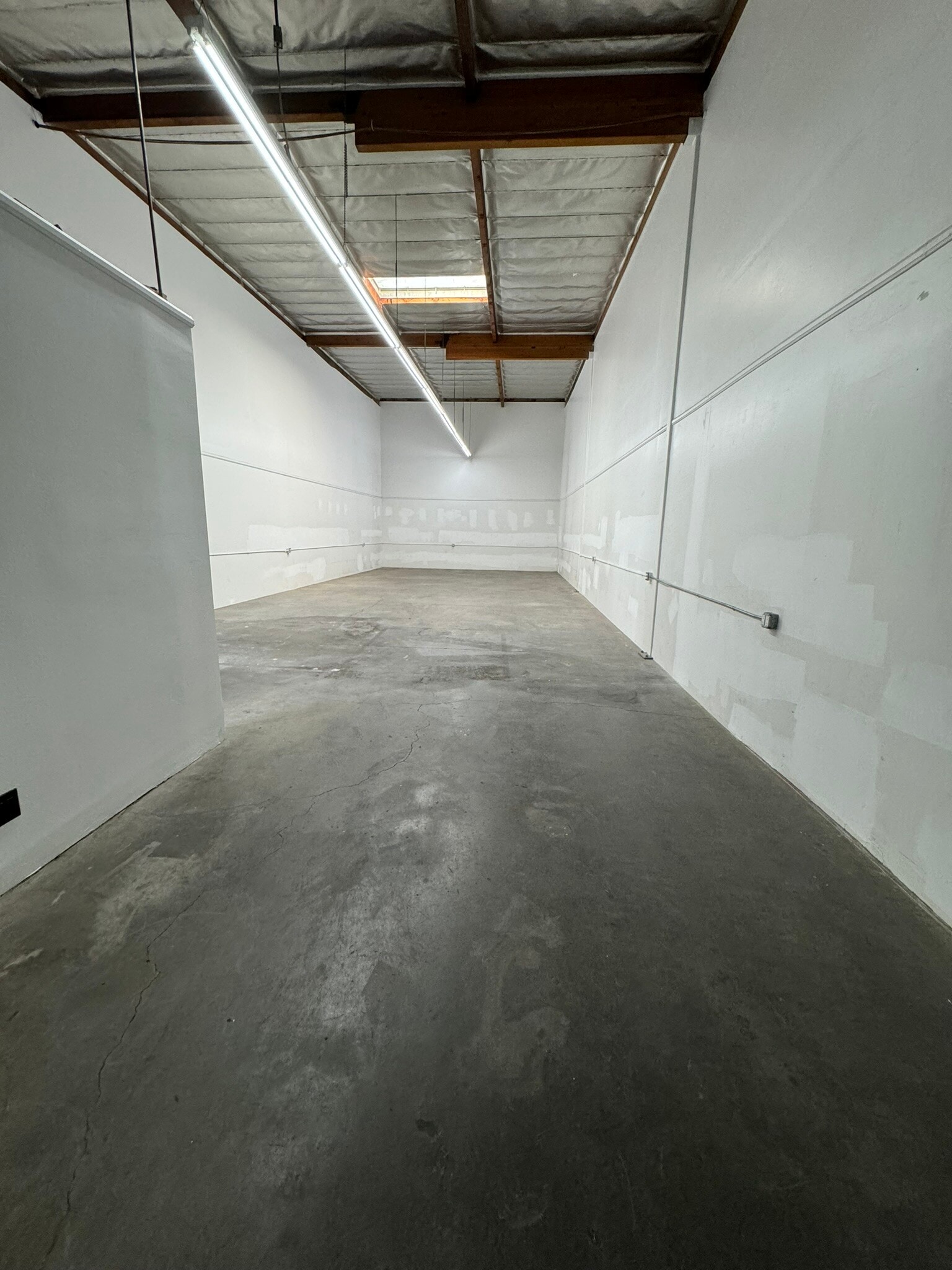 1390 E Burnett St, Signal Hill, CA à louer Photo de l’immeuble– Image 1 sur 10