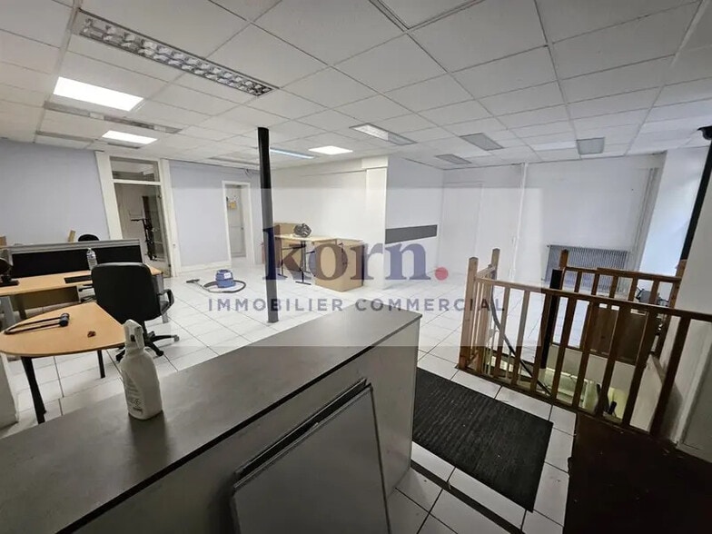 Immeuble residentiel dans Paris à vendre - Photo intérieure – Image 3 sur 8