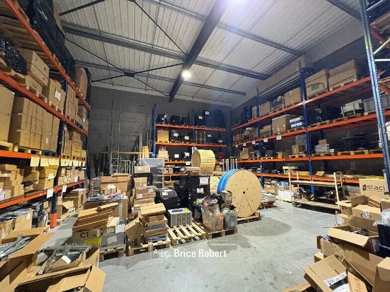 Local d'activités dans Vaulx-Milieu à vendre - Photo intérieure – Image 3 sur 6