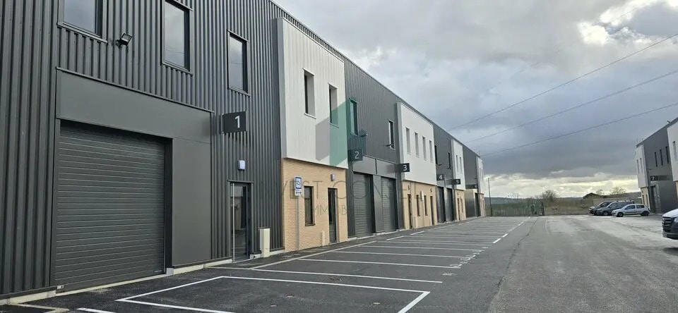 Local d'activités dans Persan à vendre - Photo de l’immeuble – Image 1 sur 8