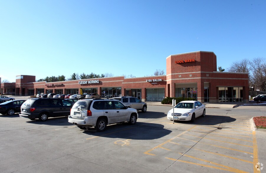 8801 University Ave, Clive, IA à louer - Photo principale – Image 2 sur 9