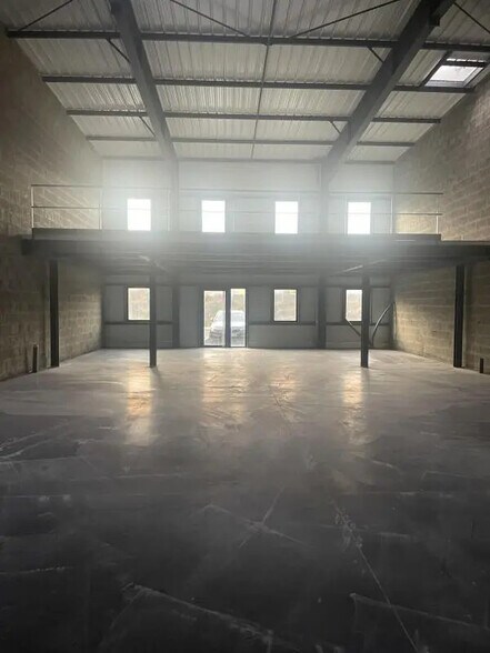 Local d'activités dans Le Havre à vendre - Photo intérieure – Image 2 sur 4