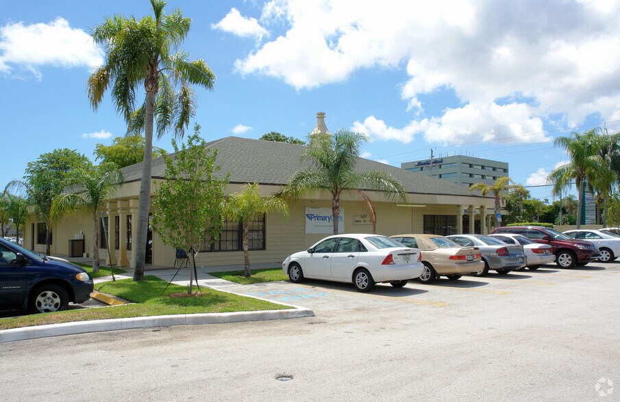 5317 W Atlantic Ave, Delray Beach, FL à louer - Photo de l’immeuble – Image 2 sur 8