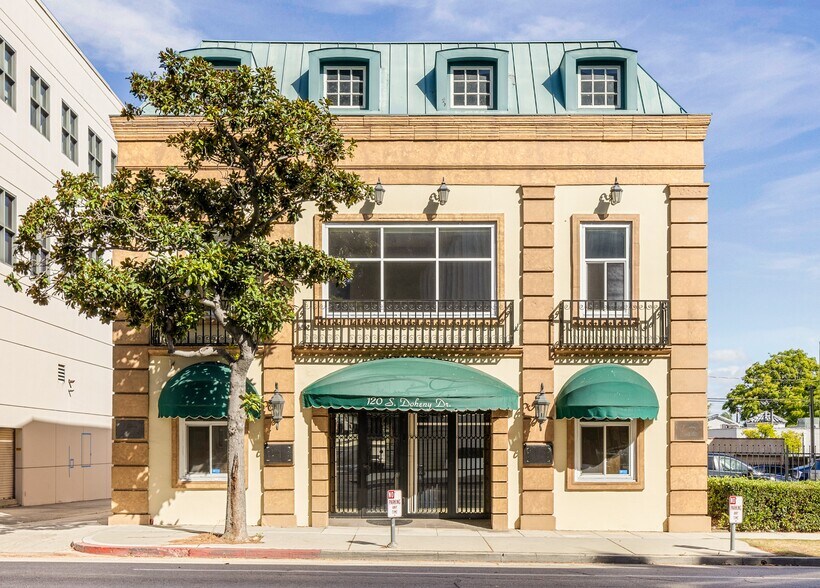 120 S Doheny Dr, Beverly Hills, CA à louer - Photo de l’immeuble – Image 3 sur 12