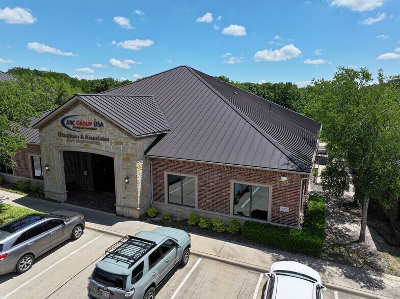 6570 Naaman Forest Blvd, Garland, TX à vendre - Photo de l’immeuble – Image 1 sur 15
