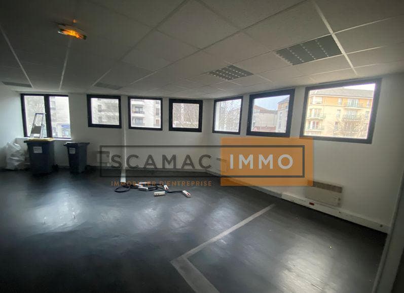 Bureau dans Noisy-le-Grand à vendre - Photo de l’immeuble – Image 1 sur 7
