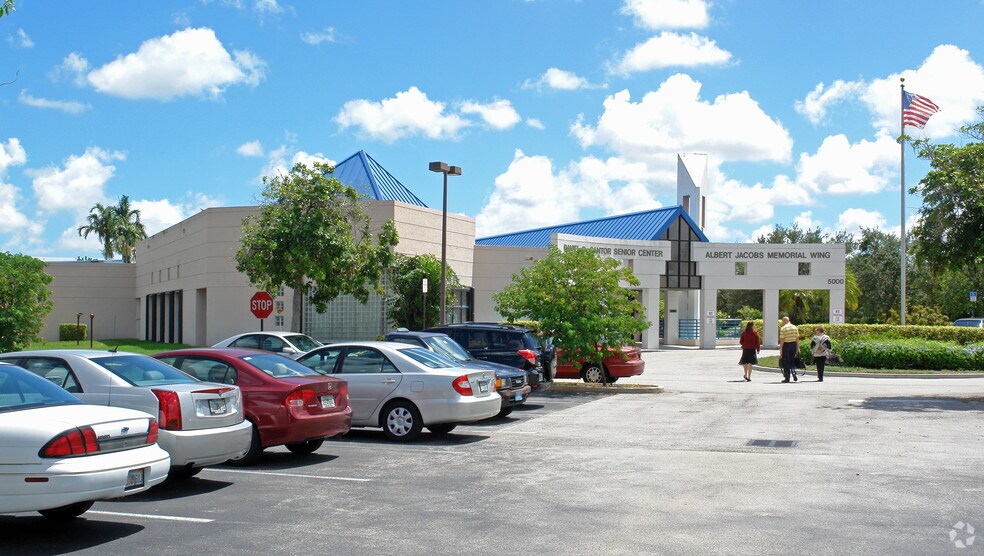 5000 Nob Hill Rd, Sunrise, FL à vendre - Photo de l’immeuble – Image 2 sur 8