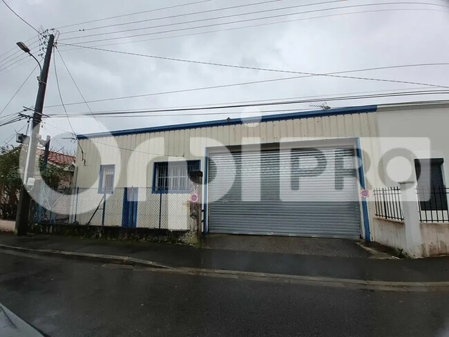 Plus de détails pour Local d’activités à vendre