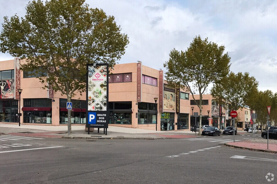 Local commercial dans Las Rozas de Madrid, Madrid à louer - Photo de l’immeuble – Image 1 sur 2