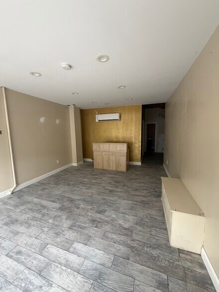 3107 37th St, Astoria, NY à louer - Photo de l’immeuble – Image 2 sur 7