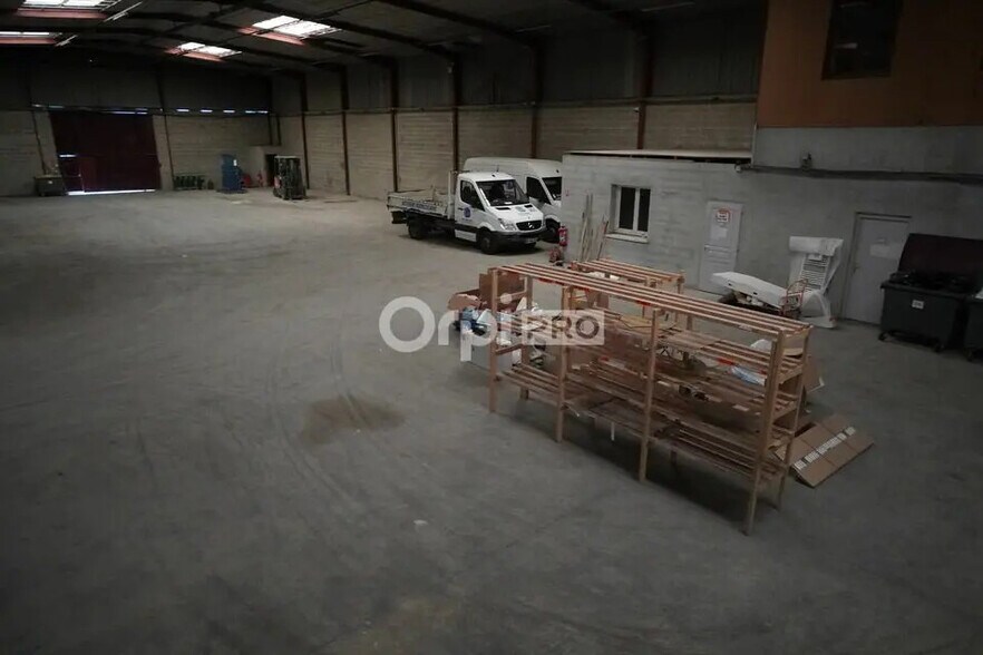 Local d'activités dans Quetigny à vendre - Photo de l’immeuble – Image 1 sur 6