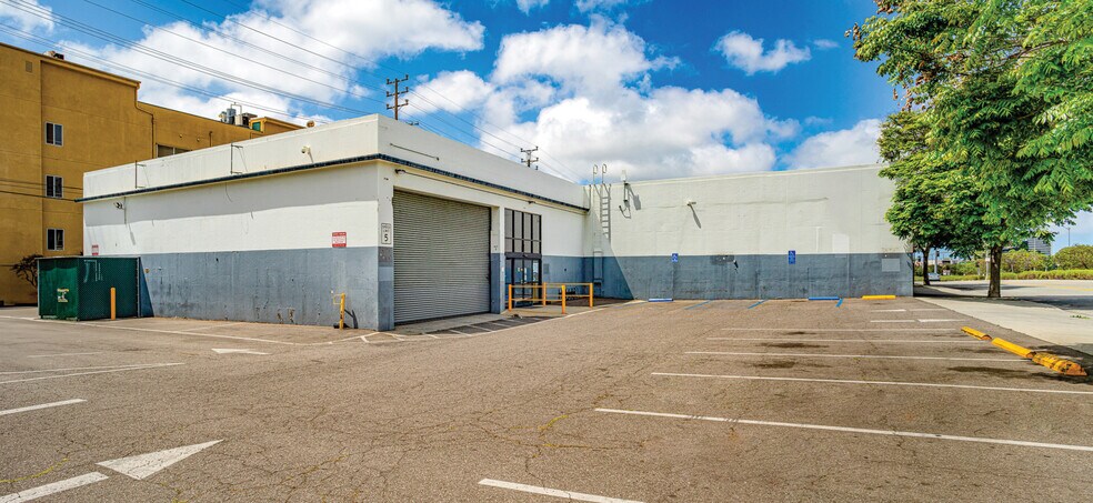 10690 Santa Monica Blvd, Los Angeles, CA à vendre - Photo de l’immeuble – Image 2 sur 9