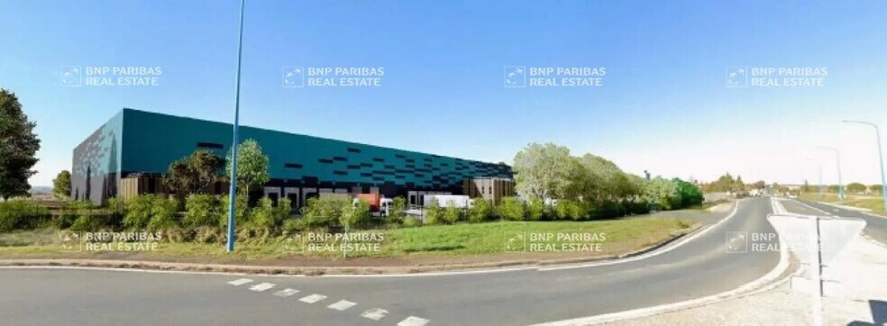 Local d'activités dans SAINT-JEAN-D'ANGELY à vendre - Photo de l’immeuble – Image 3 sur 9