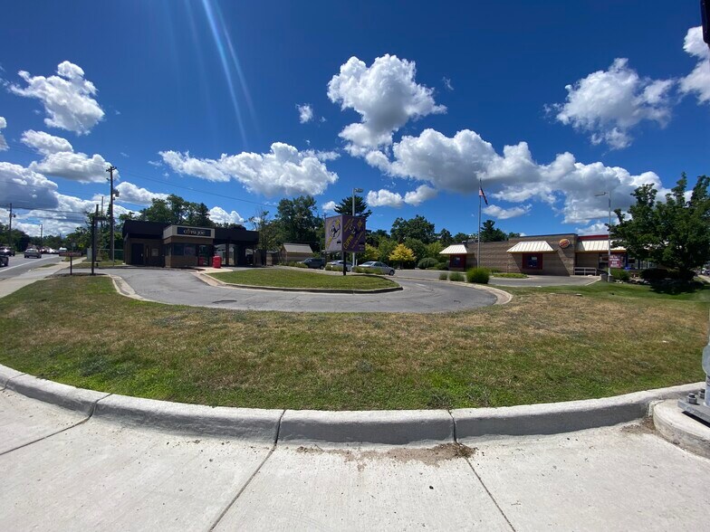 1054-1060 E Front St, Traverse City, MI à vendre - Photo de l’immeuble – Image 2 sur 22