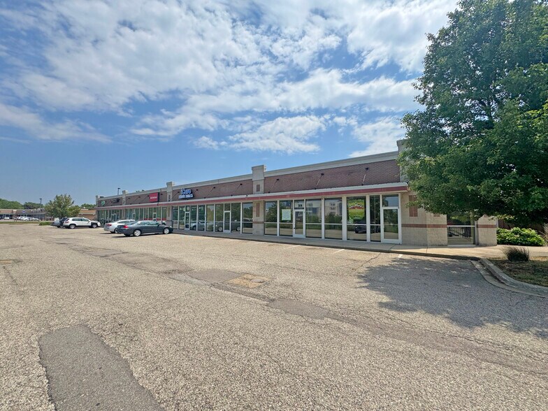 3013 W Shore Dr, Holland, MI à louer - Photo de l’immeuble – Image 2 sur 10