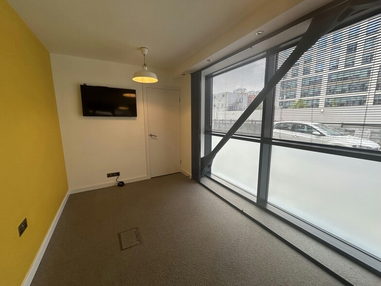 2 Riverside Way, Leeds à louer - Photo intérieure – Image 2 sur 10