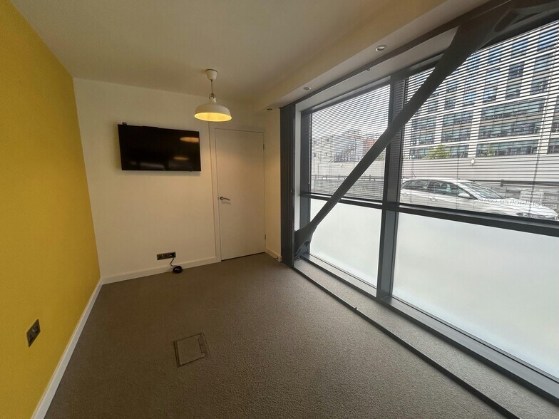 2 Riverside Way, Leeds à louer - Photo intérieure – Image 2 sur 5
