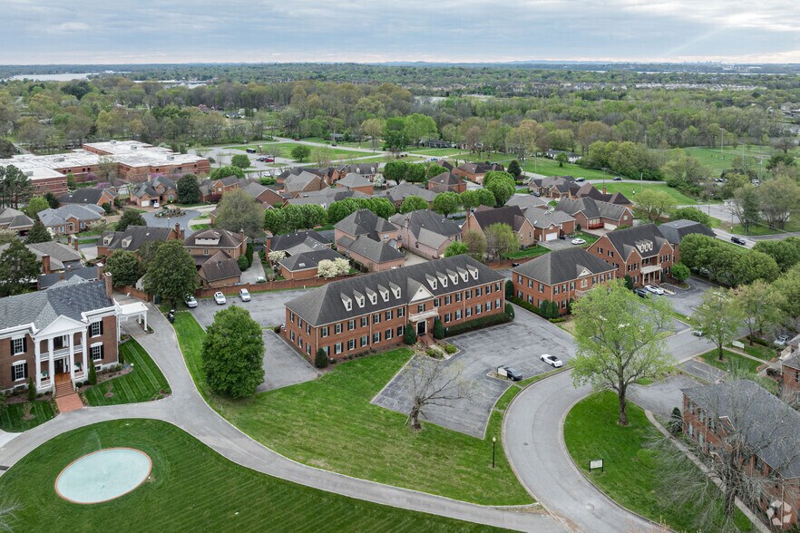 109 Hazel Path, Hendersonville, TN à louer - Photo de l’immeuble – Image 2 sur 6