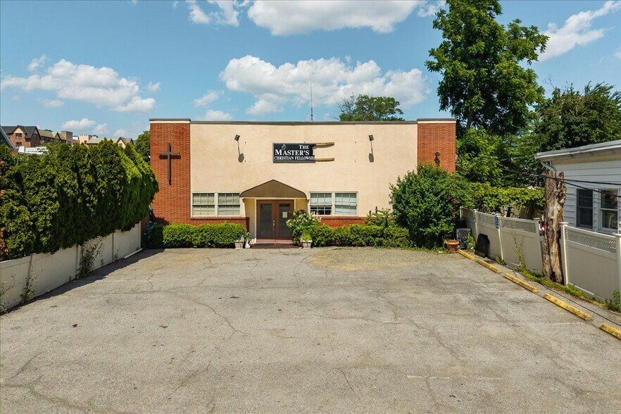 70 Church St, New Rochelle, NY à vendre - Photo de l’immeuble – Image 2 sur 18