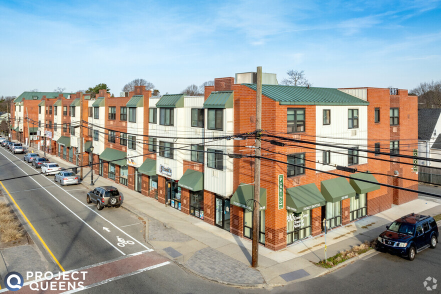 701 Prospect Ave, Westbury, NY à louer - Photo de l’immeuble – Image 1 sur 8