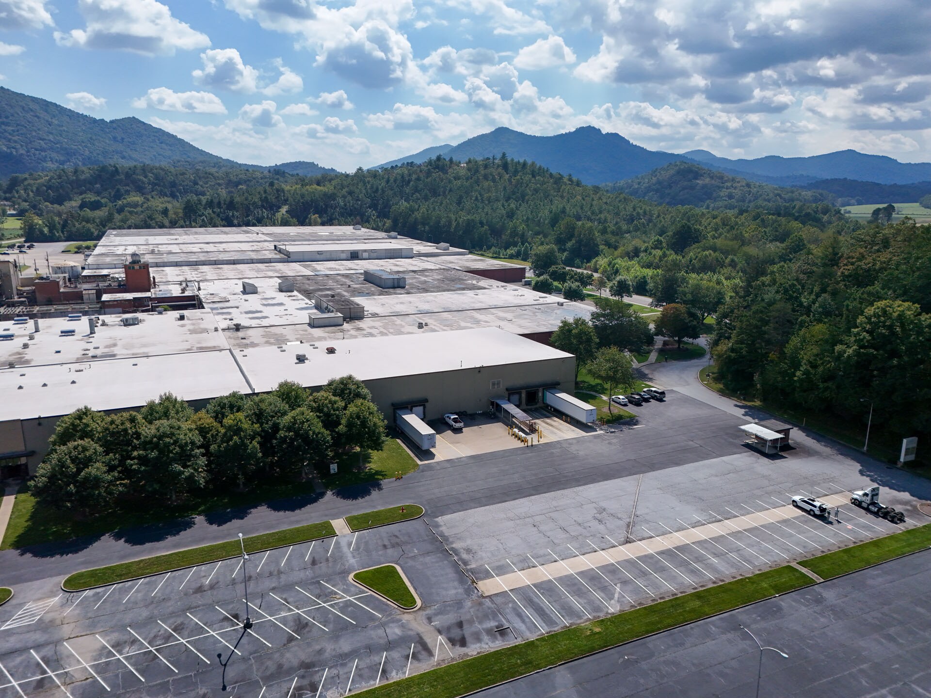 400 Kellys Creek Rd, Rabun Gap, GA à louer Photo de l’immeuble– Image 1 sur 16