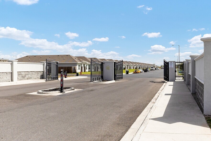 Fourplexes at Airport Heights Weslaco portefeuille de 4 biens à vendre sur LoopNet.fr - Photo de l’immeuble – Image 2 sur 15