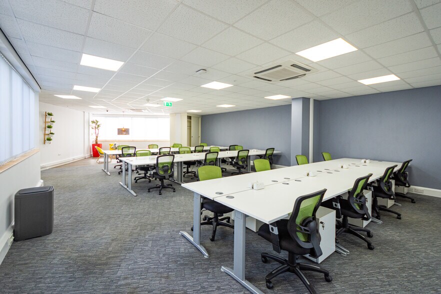 Tudor Sq, West Bridgford à louer - Photo de l’immeuble – Image 2 sur 12