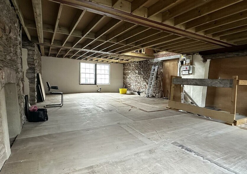 4 Lower St, Dartmouth à vendre - Photo de la construction – Image 2 sur 6